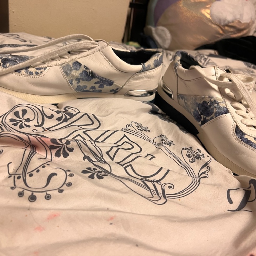 I have Michael kors shoes never worn
